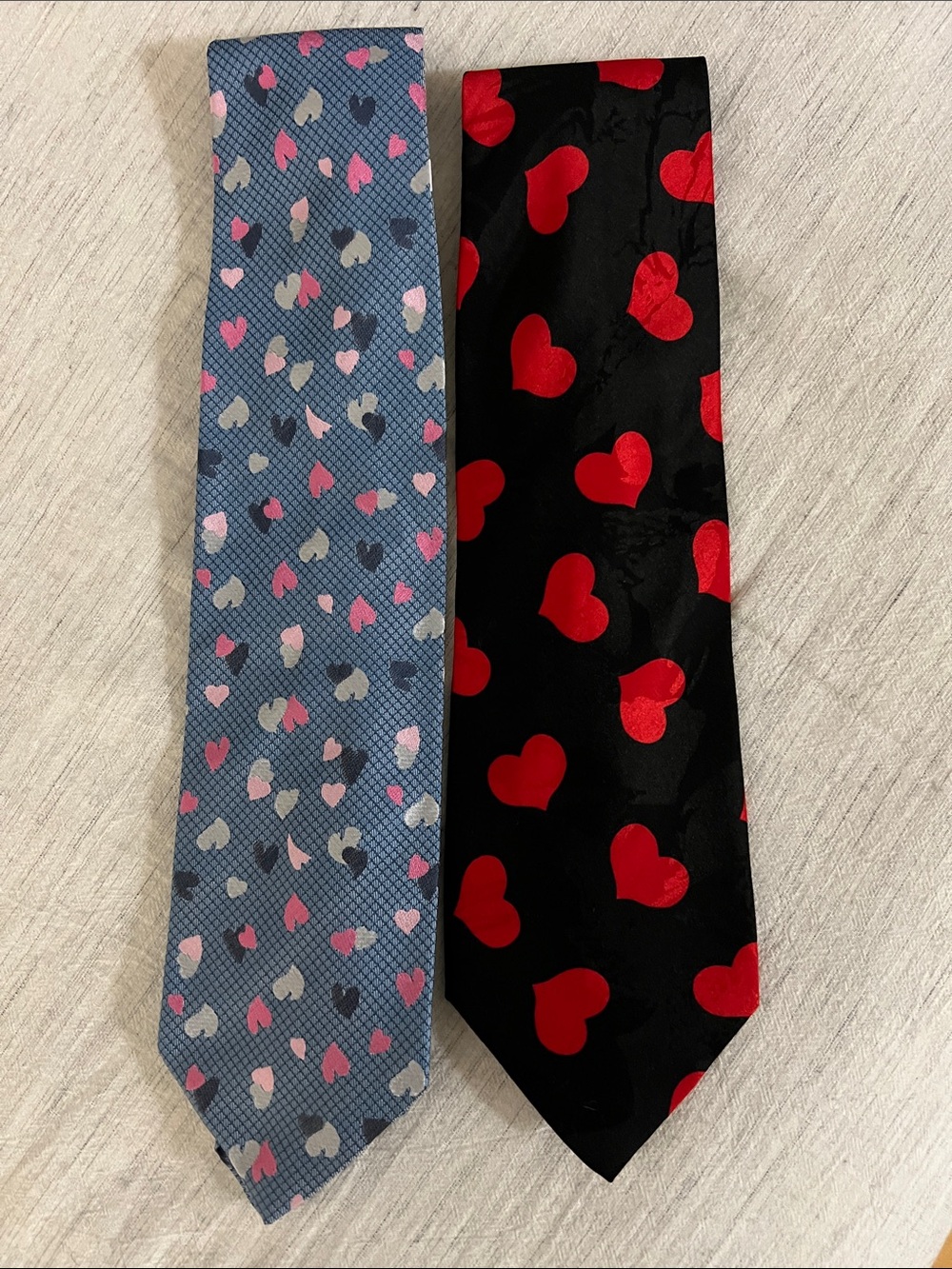 Men's Heart-Pattern Tie - Black & Red / Blue & Pink